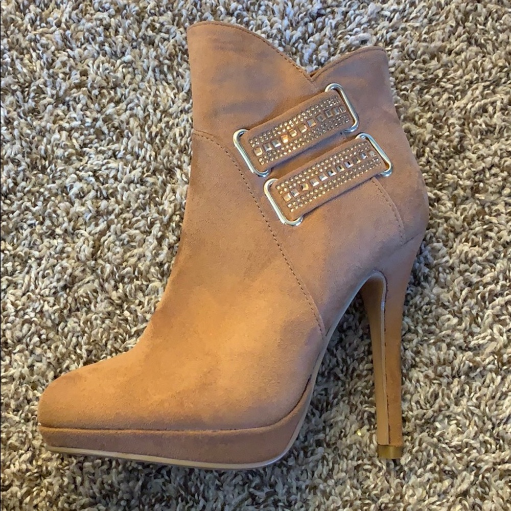 Heels - Picture 2 of 5